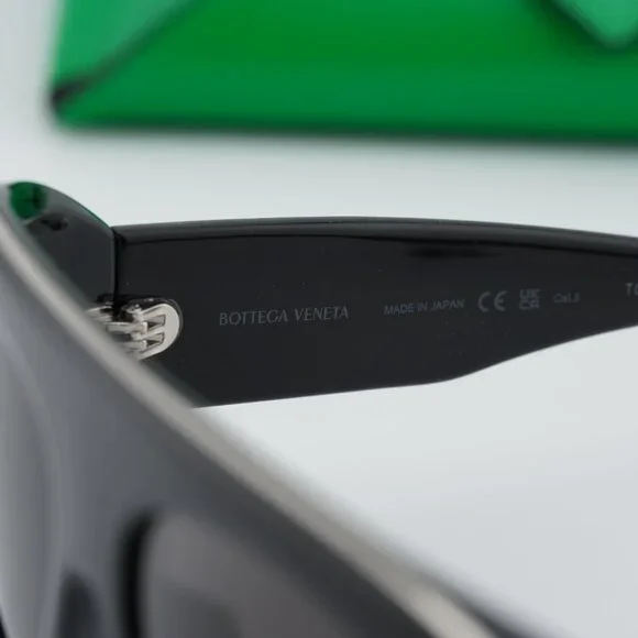 Bottega Veneta BV1362S 001 Geometric Sunglasses - Shiny  display picture 1